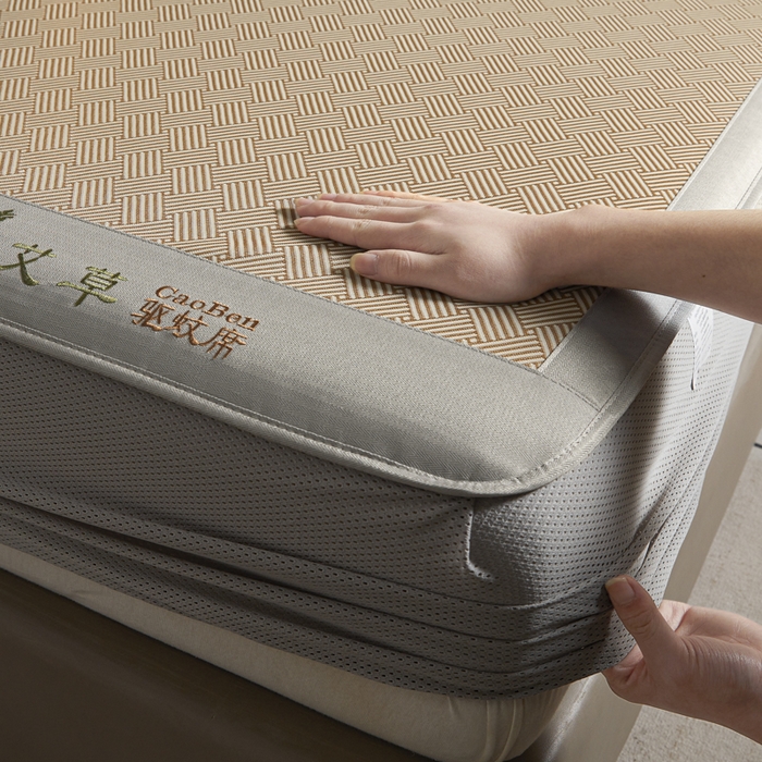 91家纺网 家纺一手货源 找家纺 航途席业 2026新款刺绣可水洗碳光冰丝席宽包边无纺布冰丝席艾香系列 艾香冰丝床笠饼干-咖