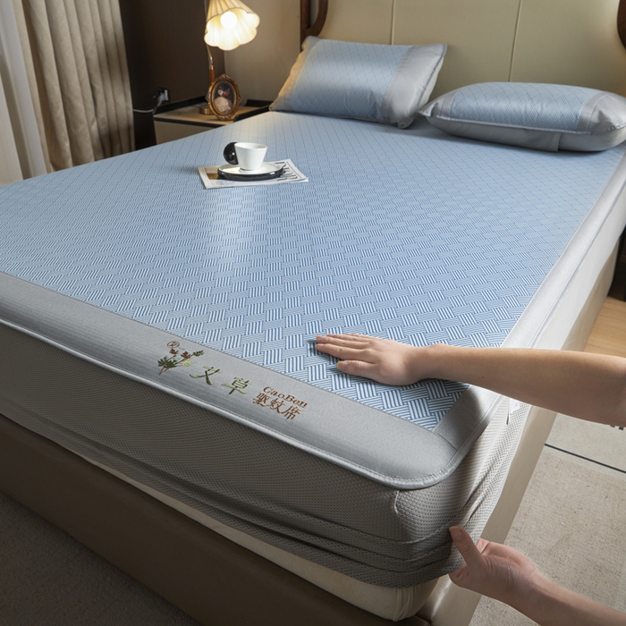 航途席业 2026新款刺绣可水洗碳光冰丝席宽包边无纺布冰丝席艾香系列 艾香冰丝床笠饼干-蓝