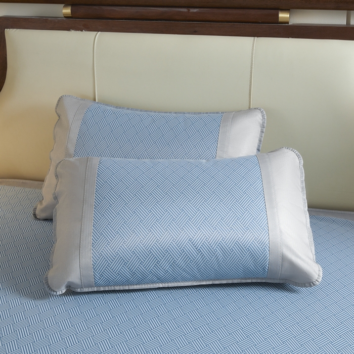 91家纺网 家纺一手货源 找家纺 航途席业 2026新款刺绣可水洗碳光冰丝席宽包边无纺布冰丝席艾香系列 艾香冰丝床笠饼干-蓝