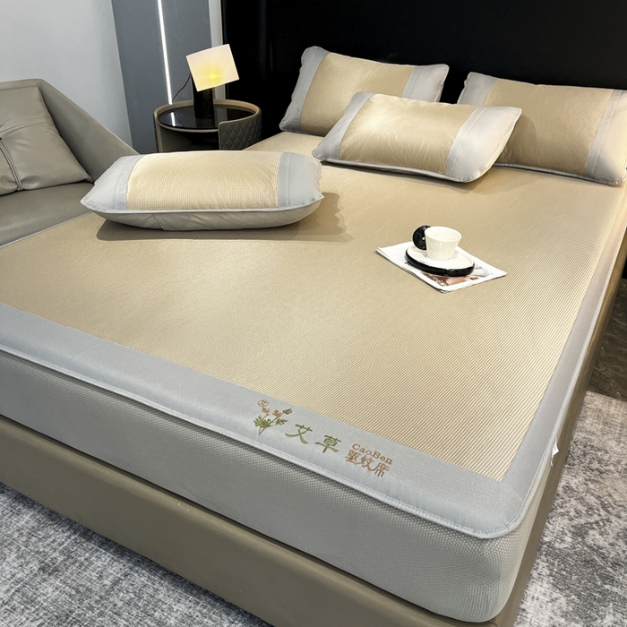 91家纺网 家纺一手货源 找家纺 航途席业 2026新款刺绣可水洗碳光冰丝席宽包边无纺布冰丝席艾香系列 艾香千鸟格床笠款咖色