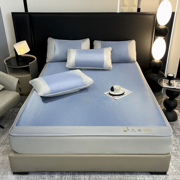 91家纺网 家纺一手货源 找家纺 航途席业 2026新款刺绣可水洗碳光冰丝席宽包边无纺布冰丝席艾香系列 艾香千鸟格床笠款蓝色