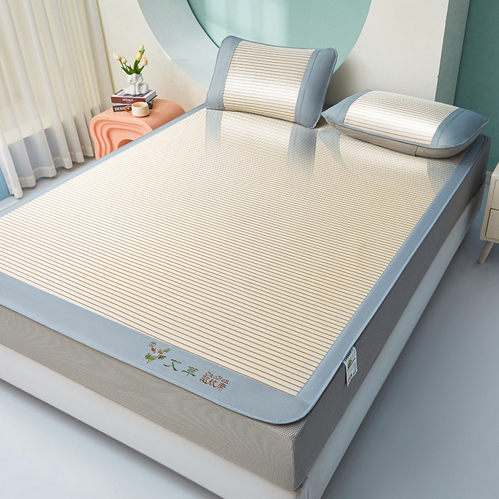 91家纺网 家纺一手货源 找家纺 航途席业 2026新款刺绣可水洗碳光冰丝席宽包边无纺布冰丝席艾香系列 艾香条纹床笠款星光银