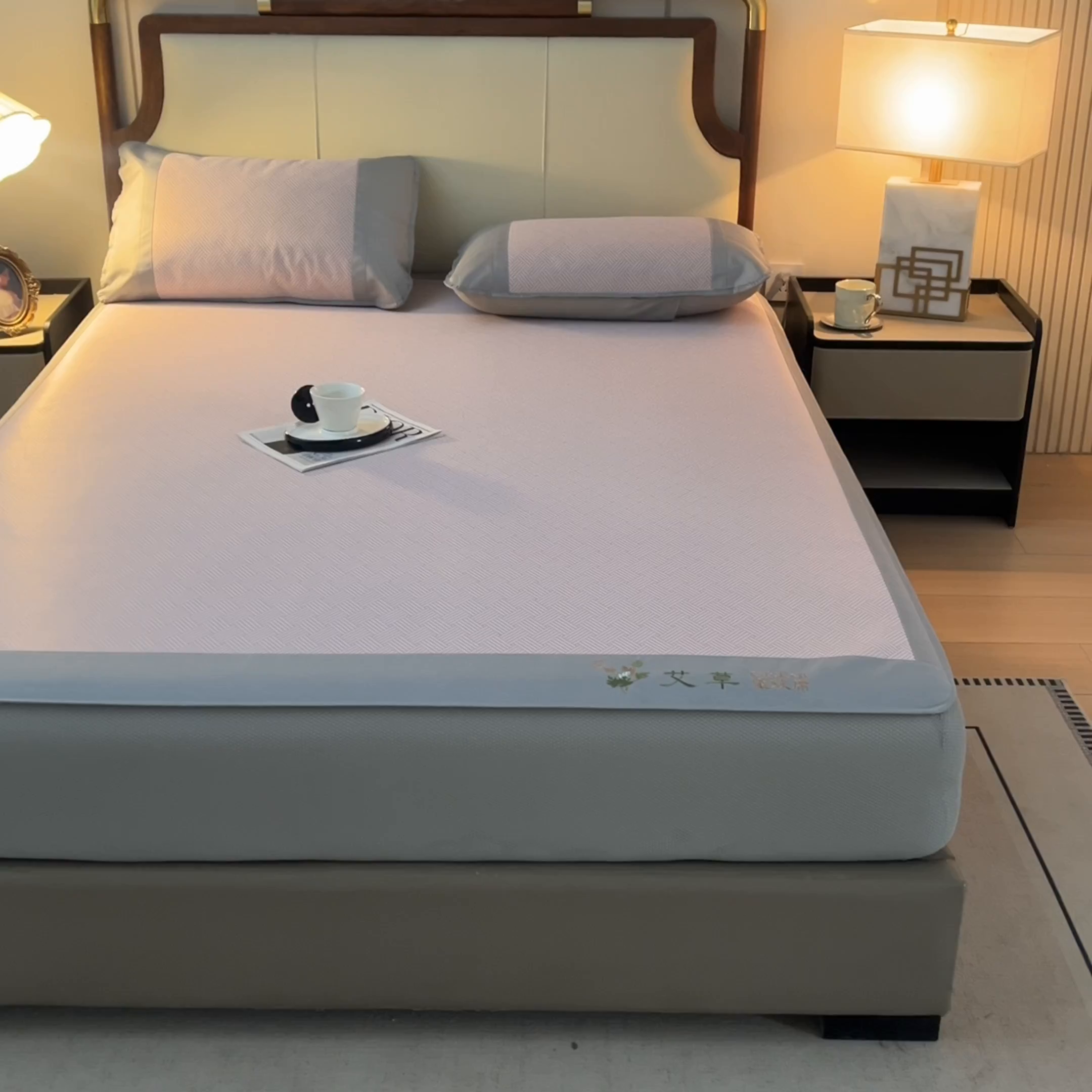 91家纺网 家纺一手货源 找家纺 （总）航途席业 2025新款凉席三明治刺绣可水洗碳光冰丝席宽包边艾香系列