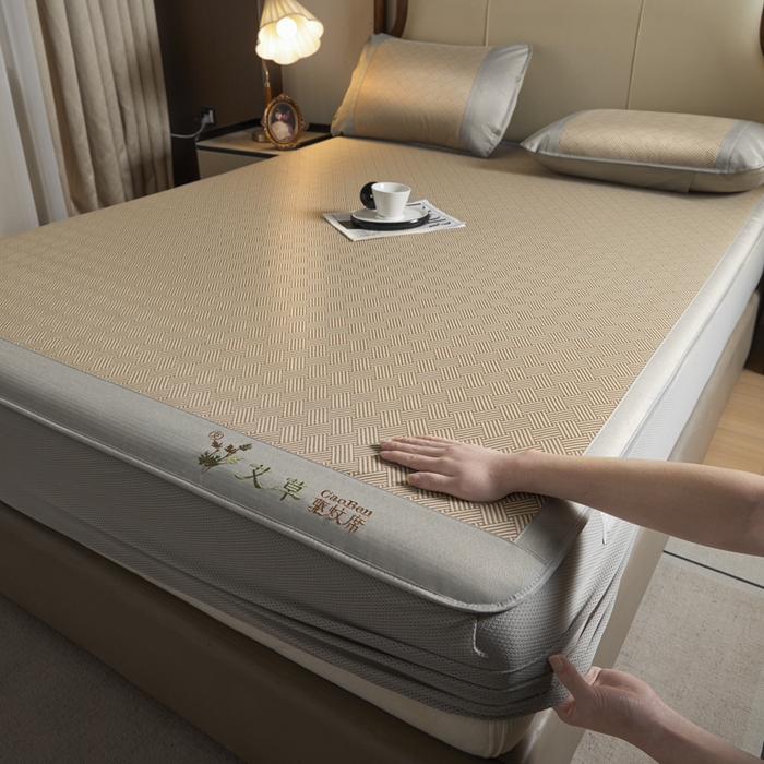 91家纺网 家纺一手货源 找家纺 航途席业 2025新款凉席三明治刺绣可水洗碳光冰丝席宽包边艾香系列 艾香冰丝床笠饼干-咖