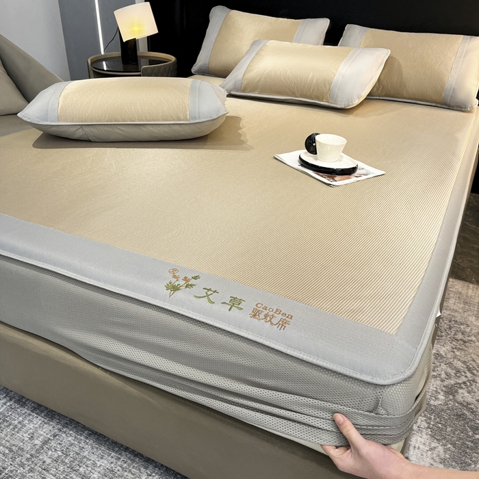 91家纺网 家纺一手货源 找家纺 航途席业 2025新款凉席三明治刺绣可水洗碳光冰丝席宽包边艾香系列 艾香千鸟格床笠款咖色