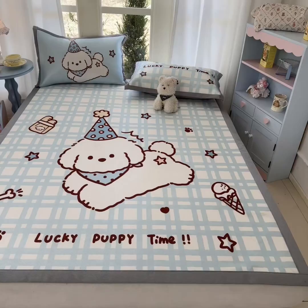 91家纺网 家纺一手货源 找家纺 川悦生活 2026新款碳光冰丝大阪卡通凉席 闪亮狗仔