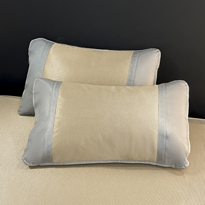 91家纺网 家纺一手货源 找家纺 航途席业 2025新款凉席三明治刺绣可水洗碳光冰丝席宽包边艾香系列 艾香千鸟格床笠款咖色