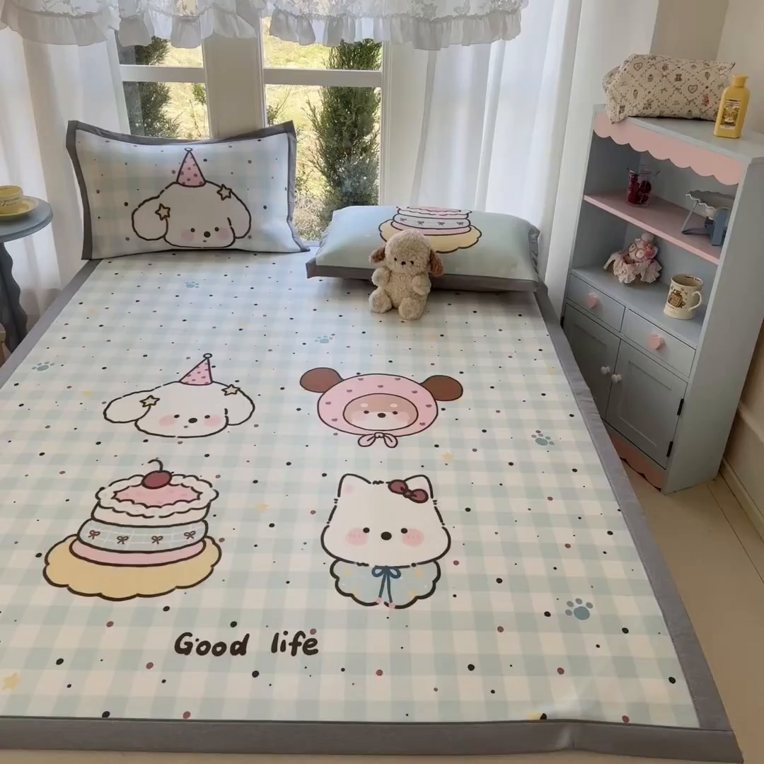 91家纺网 家纺一手货源 找家纺 川悦生活 2026新款碳光冰丝大阪卡通凉席 甜趣派对