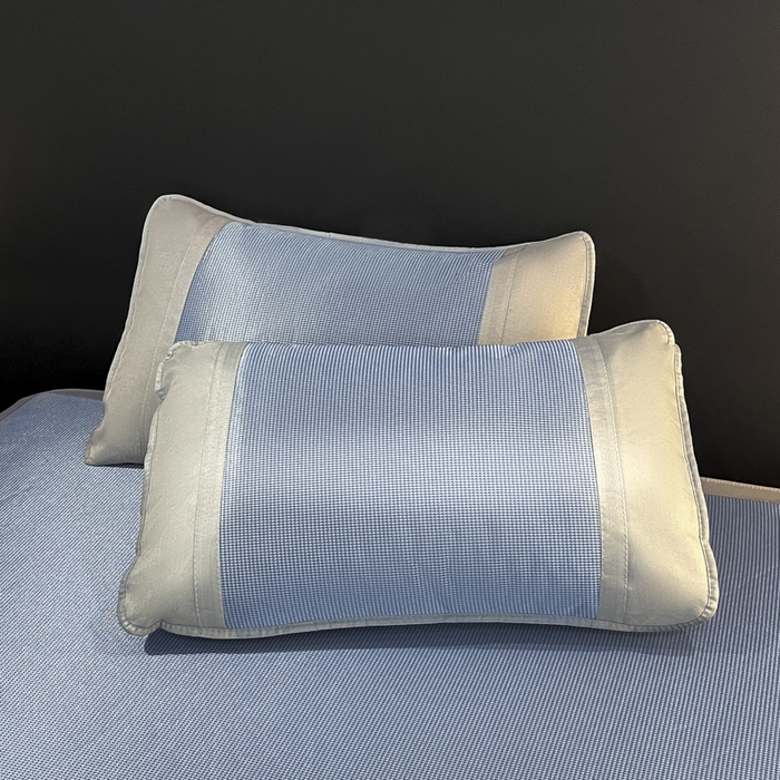 91家纺网 家纺一手货源 找家纺 航途席业 2025新款凉席三明治刺绣可水洗碳光冰丝席宽包边艾香系列 艾香千鸟格床笠款蓝色