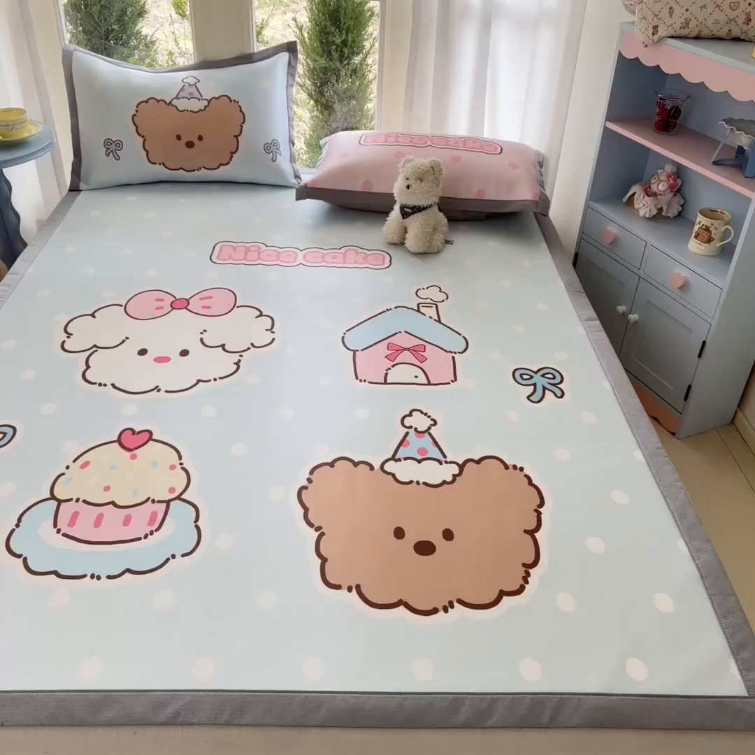 91家纺网 家纺一手货源 找家纺 川悦生活 2026新款碳光冰丝大阪卡通凉席 夏日甜茶