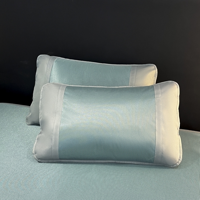 91家纺网 家纺一手货源 找家纺 航途席业 2025新款凉席三明治刺绣可水洗碳光冰丝席宽包边艾香系列 艾香千鸟格床笠款绿色