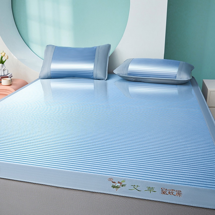 91家纺网 家纺一手货源 找家纺 航途席业 2025新款凉席三明治刺绣可水洗碳光冰丝席宽包边艾香系列 艾香条纹床笠款静谧蓝