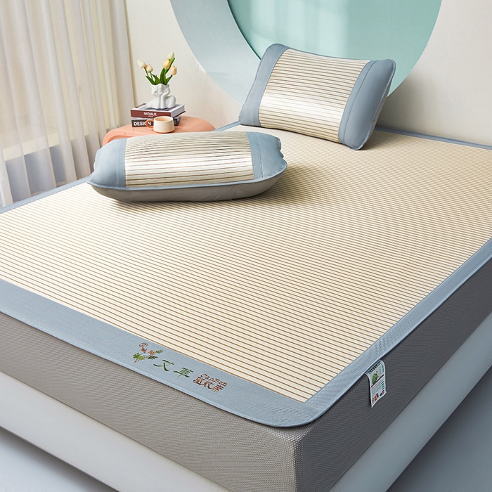 91家纺网 家纺一手货源 找家纺 航途席业 2025新款凉席三明治刺绣可水洗碳光冰丝席宽包边艾香系列 艾香条纹床笠款星光银