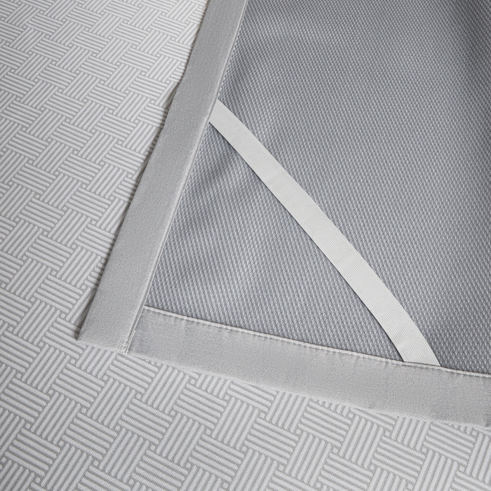 91家纺网 家纺一手货源 找家纺 航途席业 2025新款凉席三明治刺绣可水洗碳光冰丝席宽包边艾香系列 艾香冰丝席饼干-灰