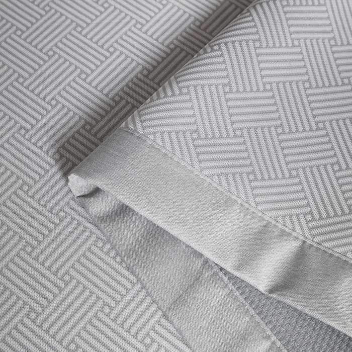 91家纺网 家纺一手货源 找家纺 航途席业 2025新款凉席三明治刺绣可水洗碳光冰丝席宽包边艾香系列 艾香冰丝席饼干-灰