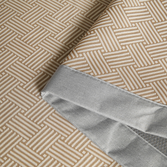 91家纺网 家纺一手货源 找家纺 航途席业 2025新款凉席三明治刺绣可水洗碳光冰丝席宽包边艾香系列 艾香冰丝席饼干-咖