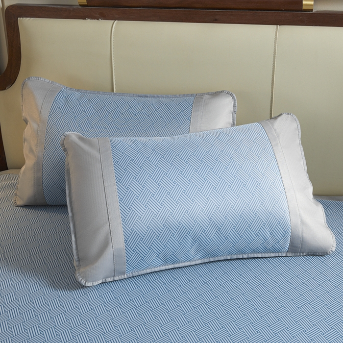 91家纺网 家纺一手货源 找家纺 航途席业 2025新款凉席三明治刺绣可水洗碳光冰丝席宽包边艾香系列 艾香冰丝席饼干-蓝