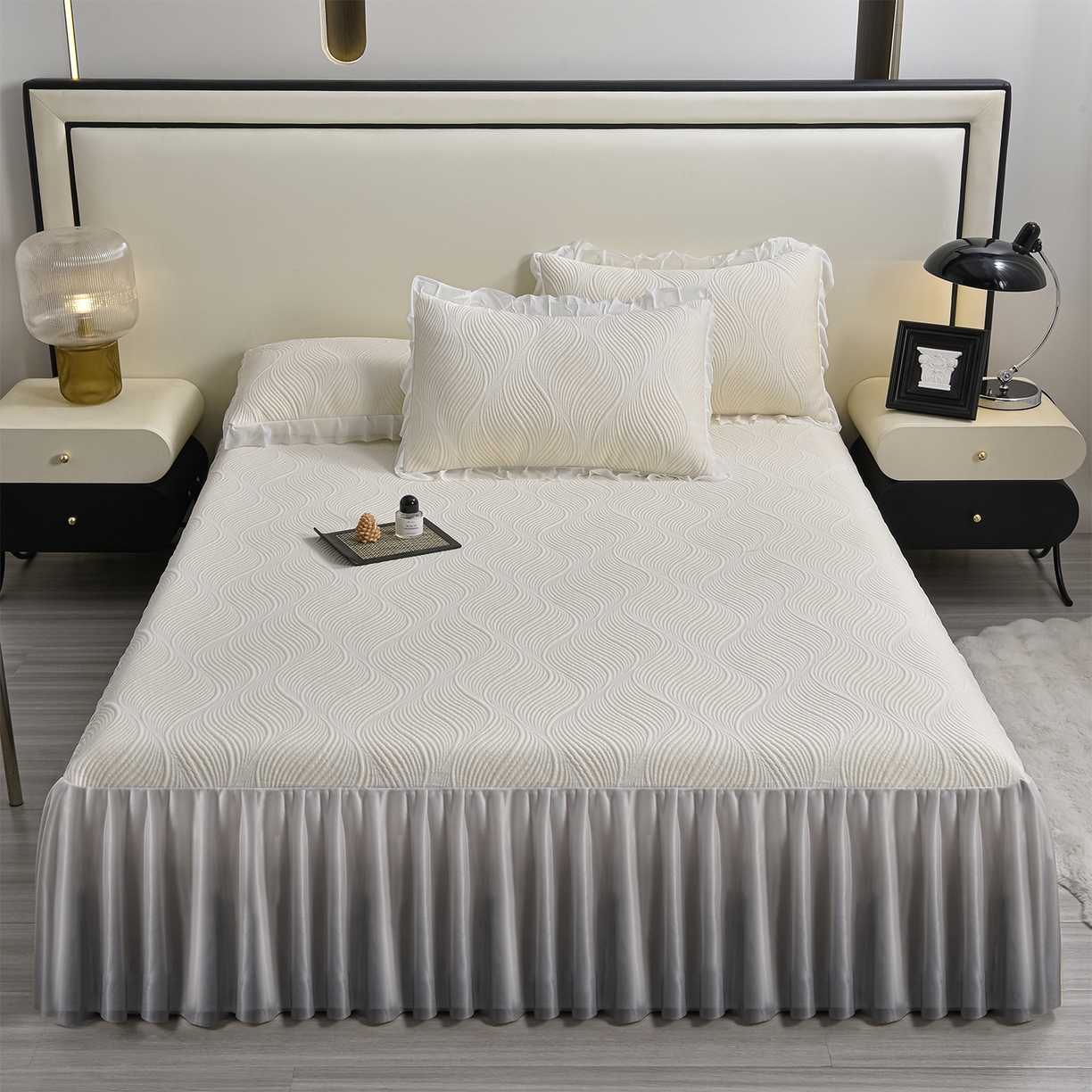 91家纺网 家纺一手货源 找家纺 赛丽雅 2026春夏新款480克A类PE聚乙烯提花冰豆豆凉感床裙款凉席三件套席子空调软席 素色主义-米色