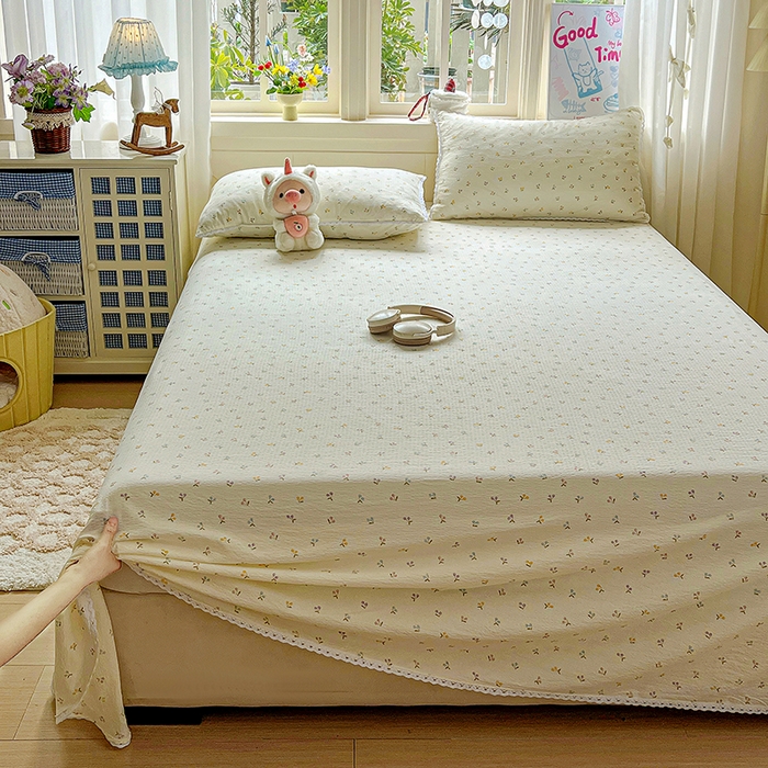 91家纺网 家纺一手货源 找家纺 水木坊 2025新款云感提花双层纱花边床单 小樱桃