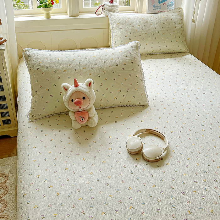 91家纺网 家纺一手货源 找家纺 水木坊 2025新款云感提花双层纱花边床单 小樱桃