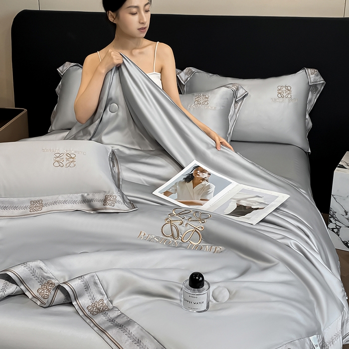 91家纺网 家纺一手货源 找家纺 露梦家纺 2026新款初夏水洗真丝夏被四件套 初夏-薄雾灰