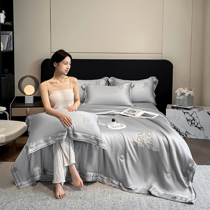 91家纺网 家纺一手货源 找家纺 露梦家纺 2026新款初夏水洗真丝夏被四件套 初夏-薄雾灰