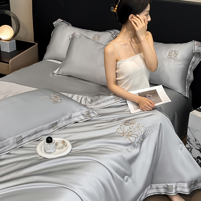 91家纺网 家纺一手货源 找家纺 露梦家纺 2026新款初夏水洗真丝夏被四件套 初夏-薄雾灰