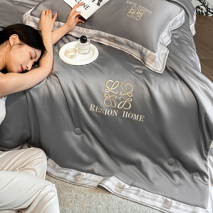 91家纺网 家纺一手货源 找家纺 露梦家纺 2026新款初夏水洗真丝夏被四件套 初夏-高级灰