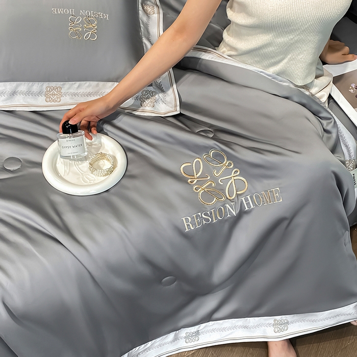 91家纺网 家纺一手货源 找家纺 露梦家纺 2026新款初夏水洗真丝夏被四件套 初夏-高级灰