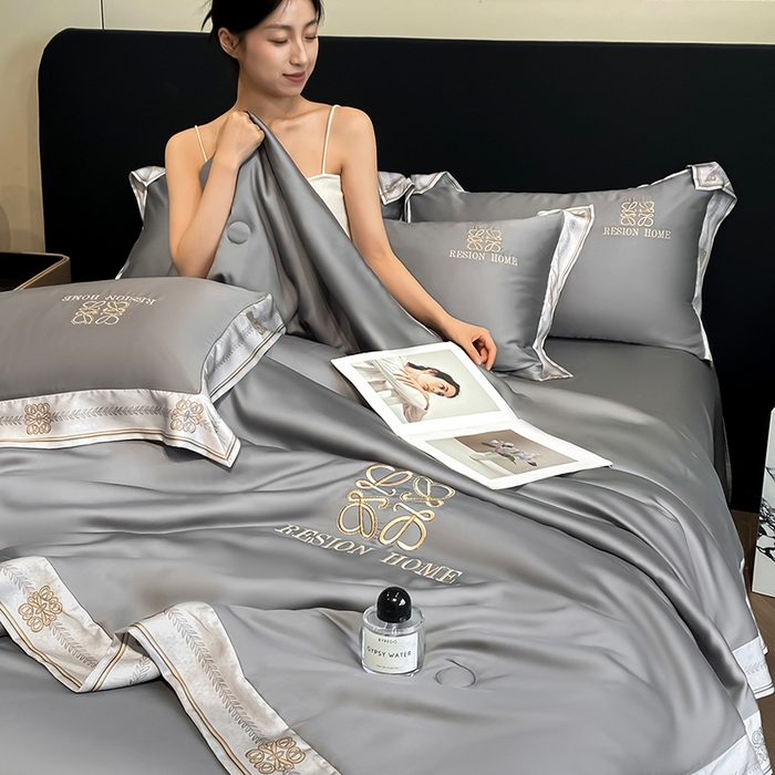91家纺网 家纺一手货源 找家纺 露梦家纺 2026新款初夏水洗真丝夏被四件套 初夏-高级灰