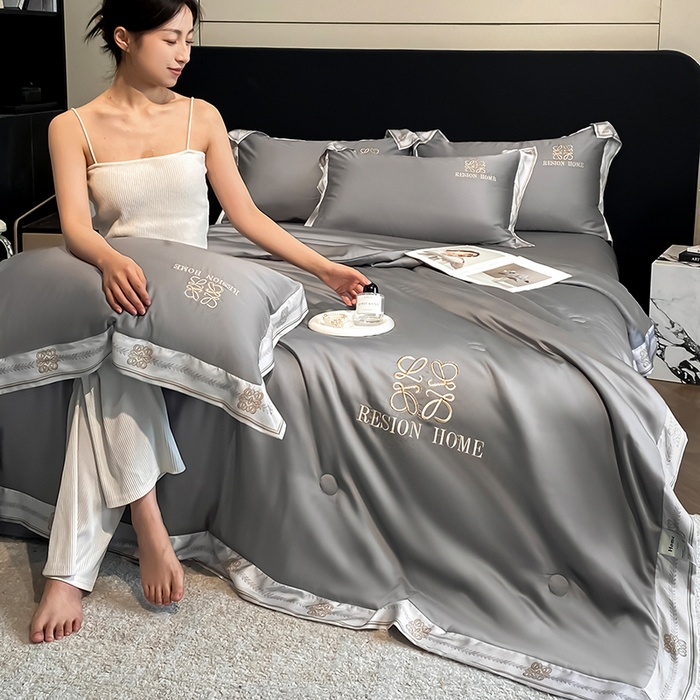 91家纺网 家纺一手货源 找家纺 露梦家纺 2026新款初夏水洗真丝夏被四件套 初夏-高级灰