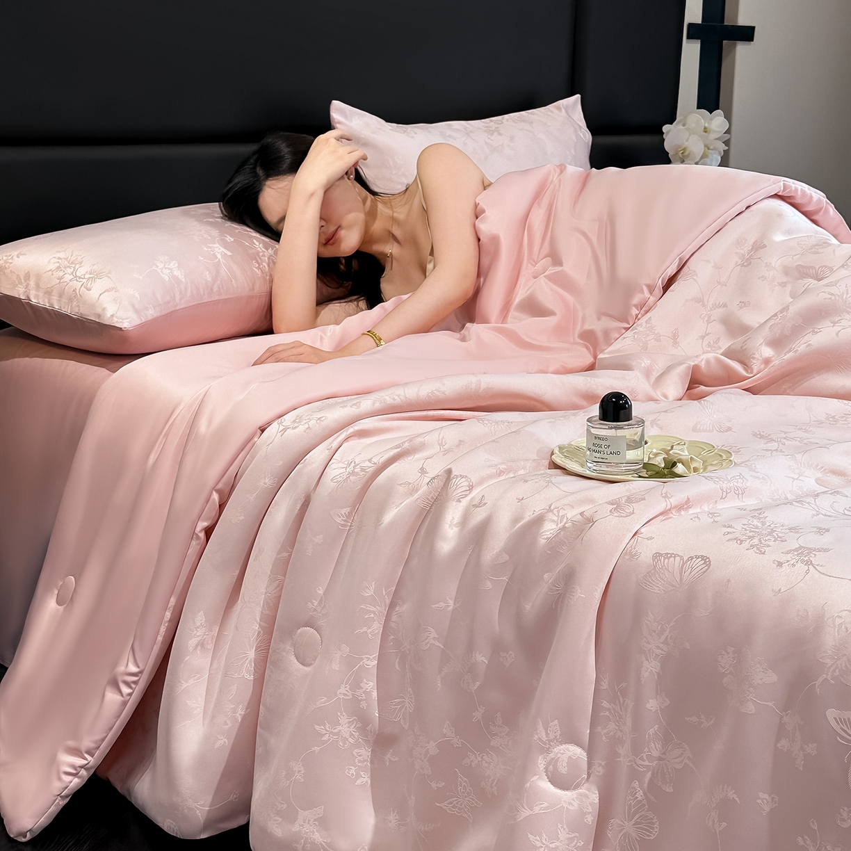 91家纺网 家纺一手货源 找家纺 顺兴家居 2026新款提花水洗真丝夏被空调被四件套 夏被雾中花影-粉玉