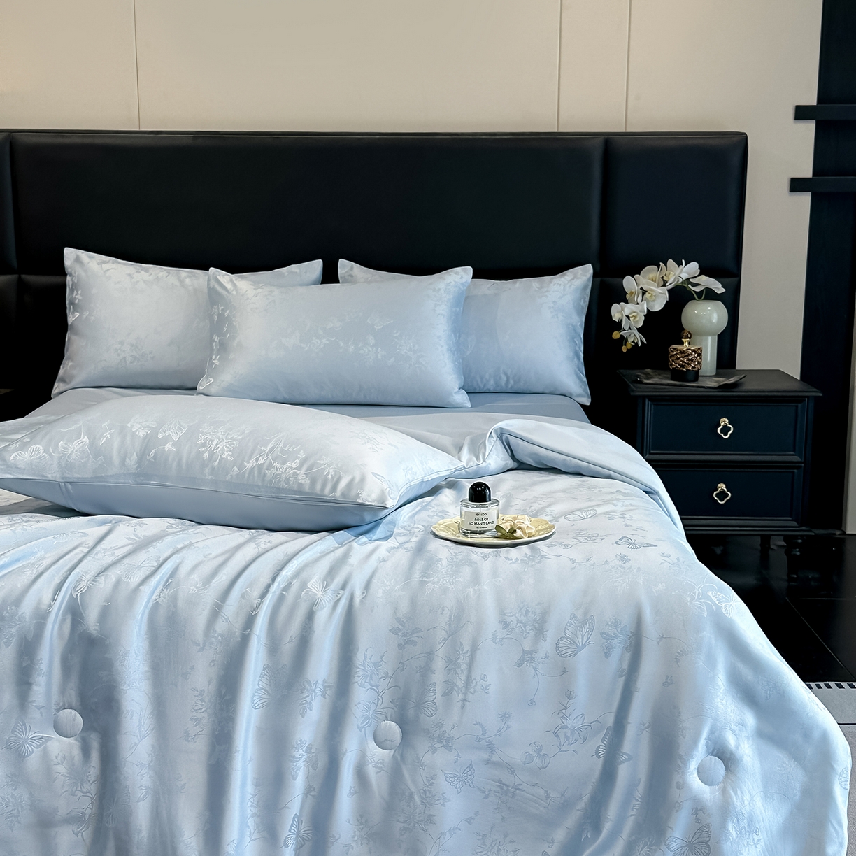 91家纺网 家纺一手货源 找家纺 顺兴家居 2026新款提花水洗真丝夏被空调被四件套 夏被雾中花影-天蓝