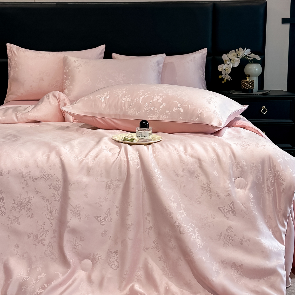 91家纺网 家纺一手货源 找家纺 顺兴家居 2026新款提花水洗真丝夏被空调被四件套 夏被雾中花影-粉玉