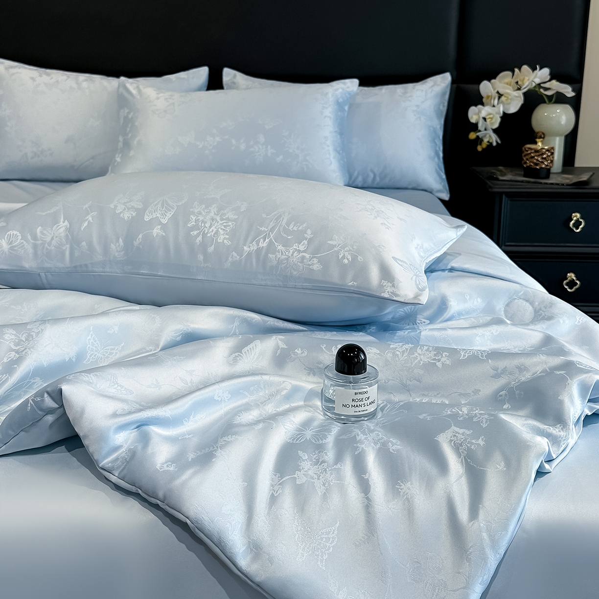 91家纺网 家纺一手货源 找家纺 顺兴家居 2026新款提花水洗真丝夏被空调被四件套 夏被雾中花影-天蓝