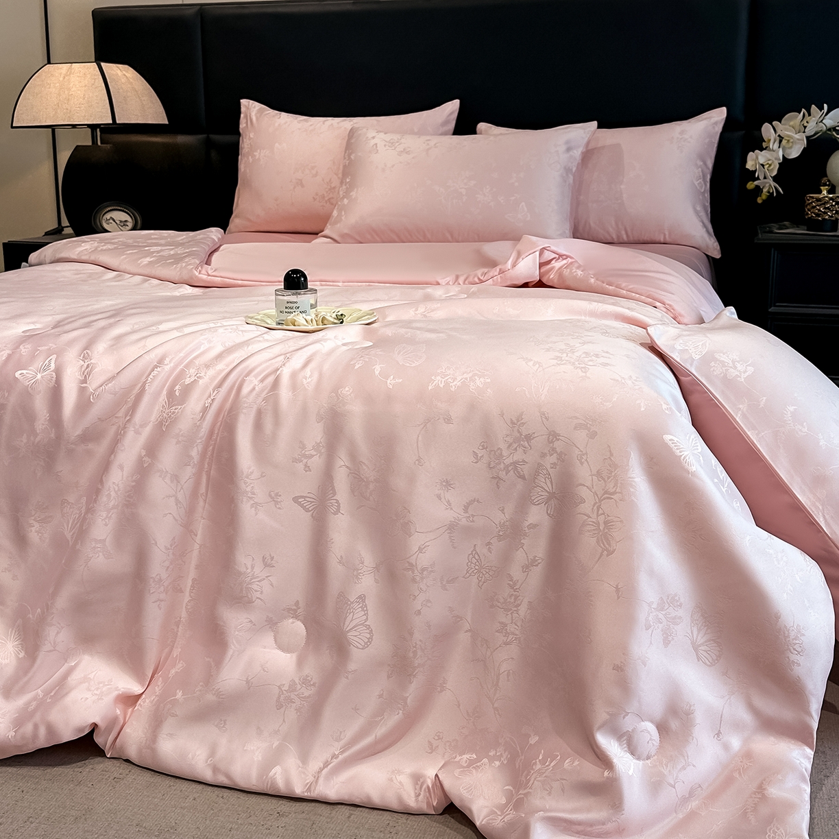 91家纺网 家纺一手货源 找家纺 顺兴家居 2026新款提花水洗真丝夏被空调被四件套 夏被雾中花影-粉玉