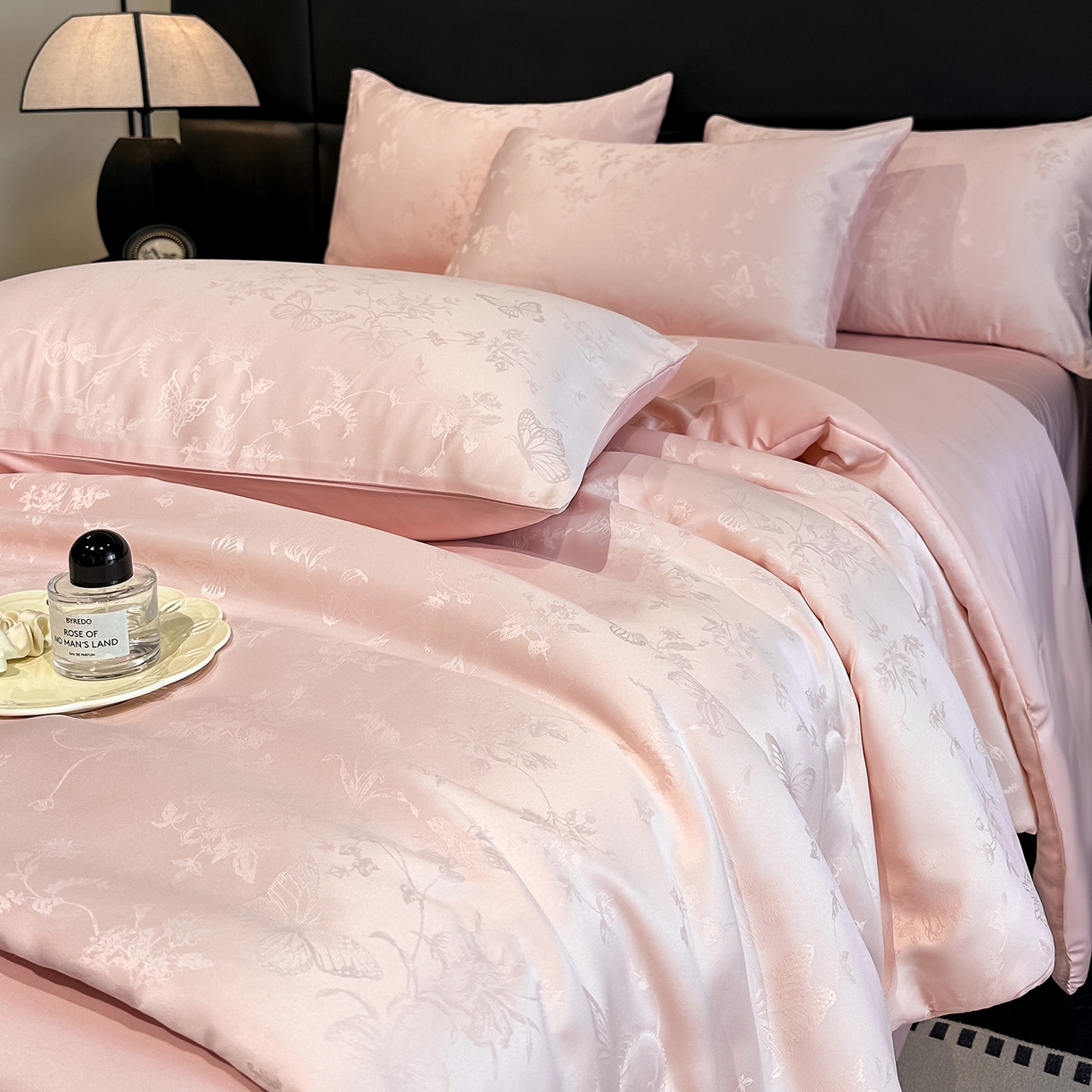 91家纺网 家纺一手货源 找家纺 顺兴家居 2026新款提花水洗真丝夏被空调被四件套 夏被雾中花影-粉玉