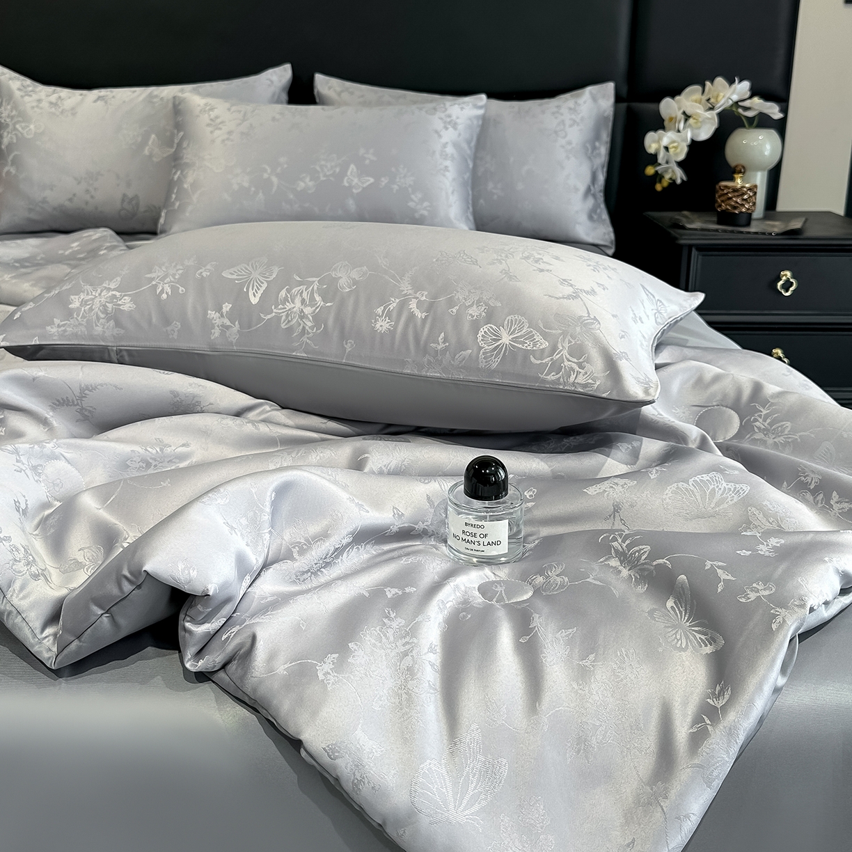 91家纺网 家纺一手货源 找家纺 顺兴家居 2026新款提花水洗真丝夏被空调被四件套 夏被雾中花影-浅灰