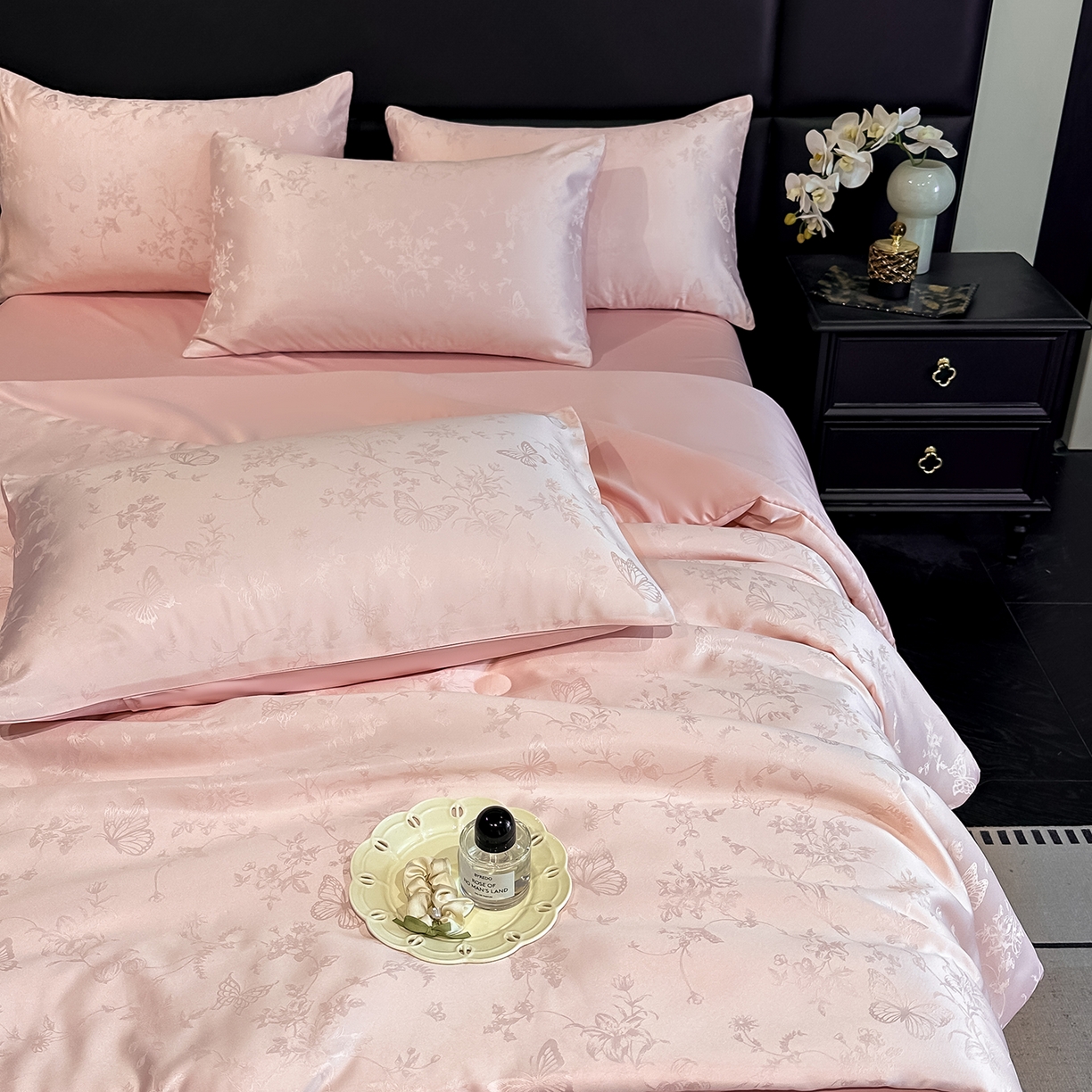 91家纺网 家纺一手货源 找家纺 顺兴家居 2026新款提花水洗真丝夏被空调被四件套 夏被雾中花影-粉玉