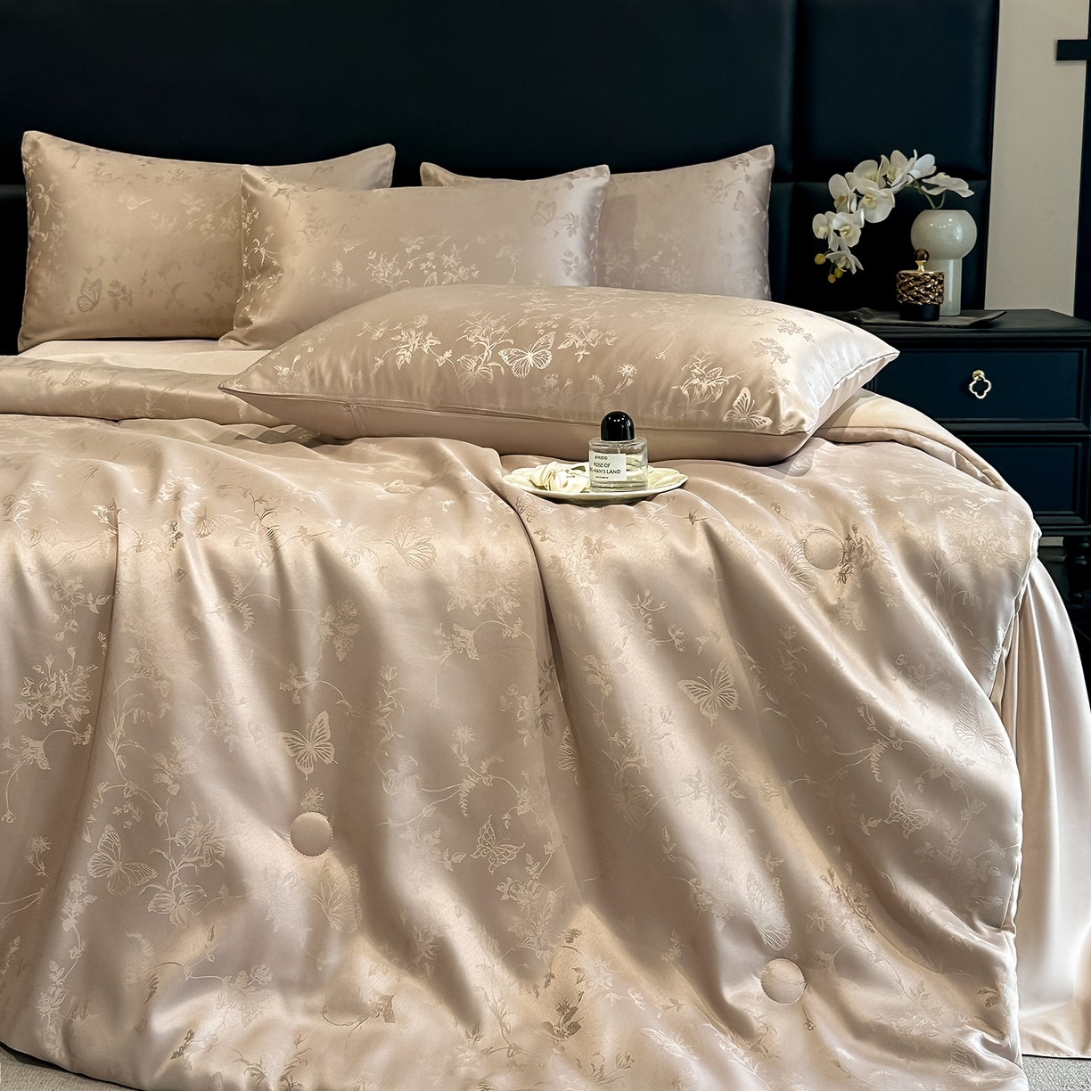 91家纺网 家纺一手货源 找家纺 顺兴家居 2026新款提花水洗真丝夏被空调被四件套 夏被雾中花影-香槟