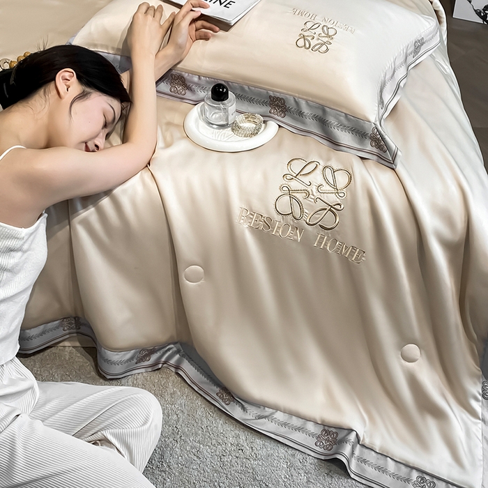 91家纺网 家纺一手货源 找家纺 露梦家纺 2026新款初夏水洗真丝夏被四件套 初夏-浅香槟