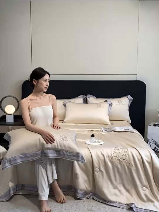 91家纺网 家纺一手货源 找家纺 露梦家纺 2026新款初夏水洗真丝夏被四件套 初夏-浅香槟