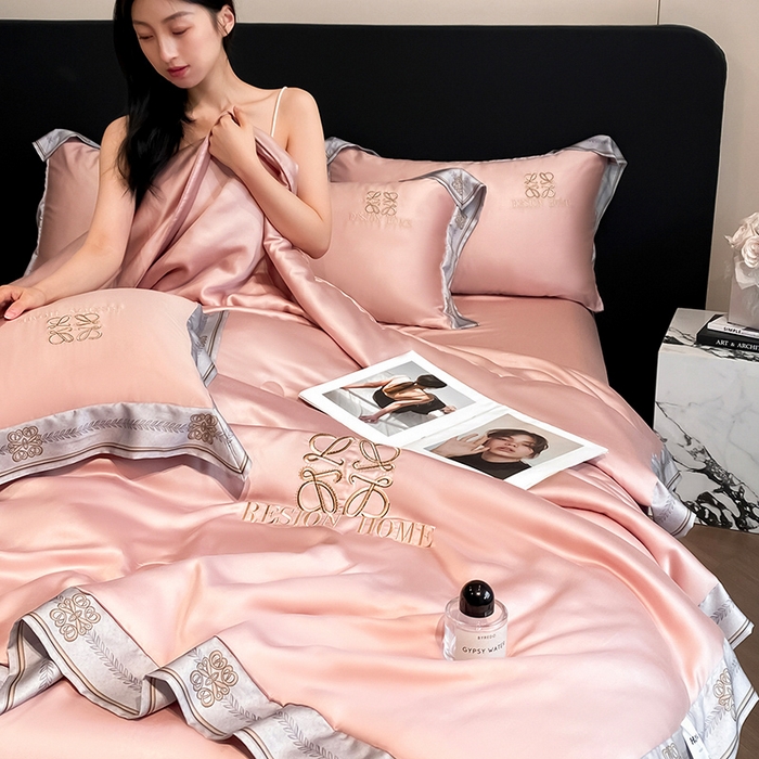 91家纺网 家纺一手货源 找家纺 露梦家纺 2026新款初夏水洗真丝夏被四件套 初夏-胭脂粉