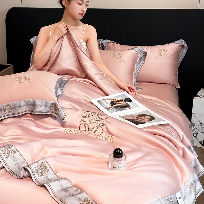 91家纺网 家纺一手货源 找家纺 露梦家纺 2026新款初夏水洗真丝夏被四件套 初夏-胭脂粉