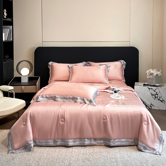 91家纺网 家纺一手货源 找家纺 露梦家纺 2026新款初夏水洗真丝夏被四件套 初夏-胭脂粉