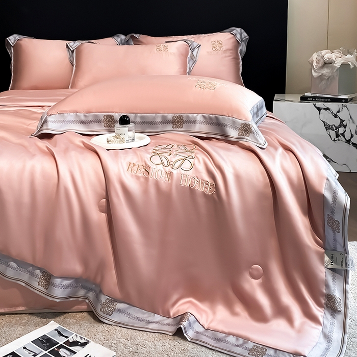 91家纺网 家纺一手货源 找家纺 露梦家纺 2026新款初夏水洗真丝夏被四件套 初夏-胭脂粉