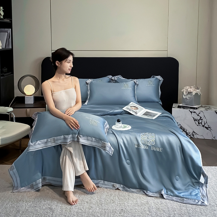 91家纺网 家纺一手货源 找家纺 露梦家纺 2026新款初夏水洗真丝夏被四件套 初夏-月光蓝