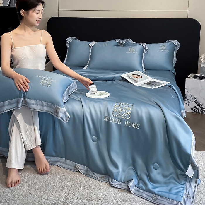 91家纺网 家纺一手货源 找家纺 露梦家纺 2026新款初夏水洗真丝夏被四件套 初夏-月光蓝