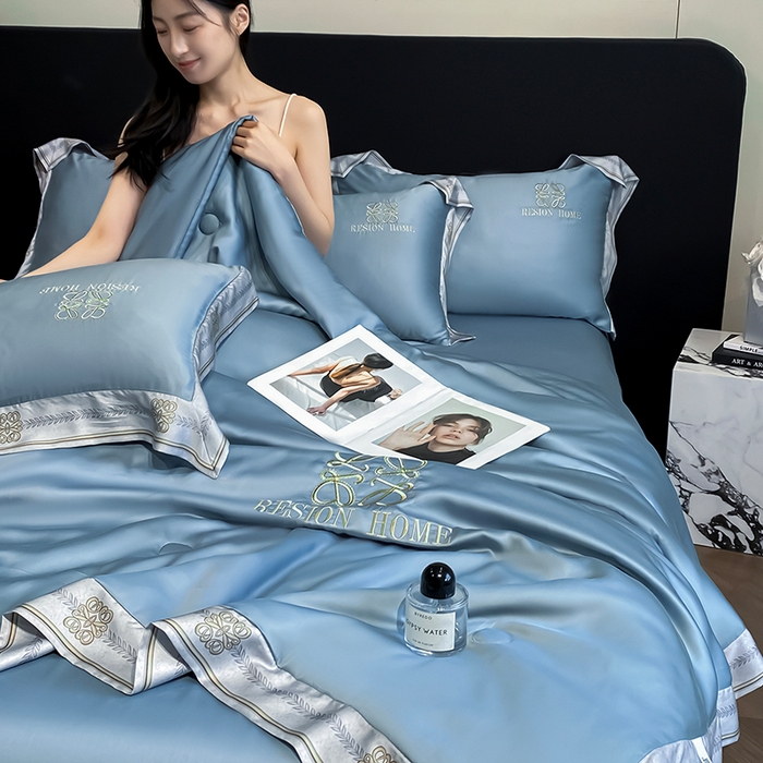 91家纺网 家纺一手货源 找家纺 露梦家纺 2026新款初夏水洗真丝夏被四件套 初夏-月光蓝