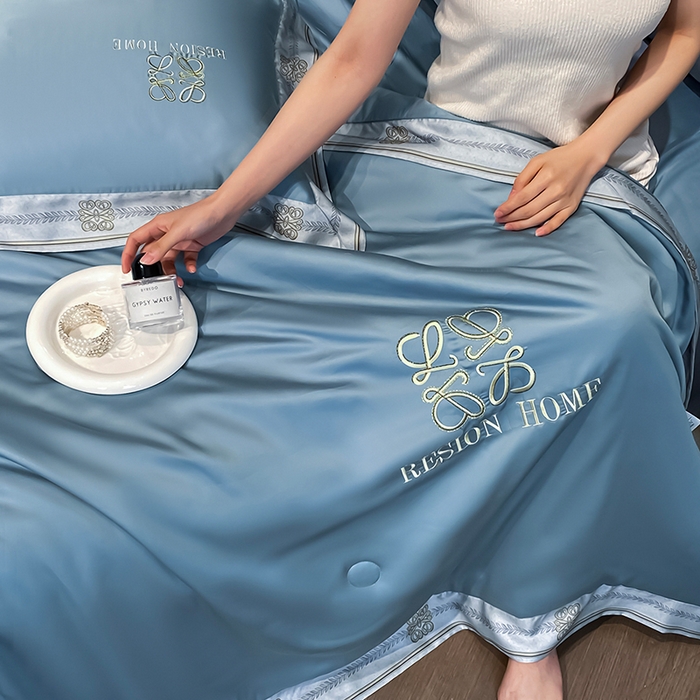 91家纺网 家纺一手货源 找家纺 露梦家纺 2026新款初夏水洗真丝夏被四件套 初夏-月光蓝